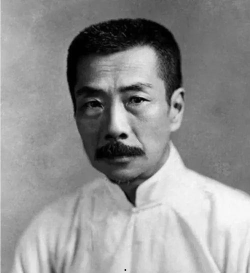 娱乐圈吃瓜鲁迅,鲁迅视角下的社会讽刺 第2张 娱乐圈吃瓜鲁迅,鲁迅视角下的社会讽刺 第2张