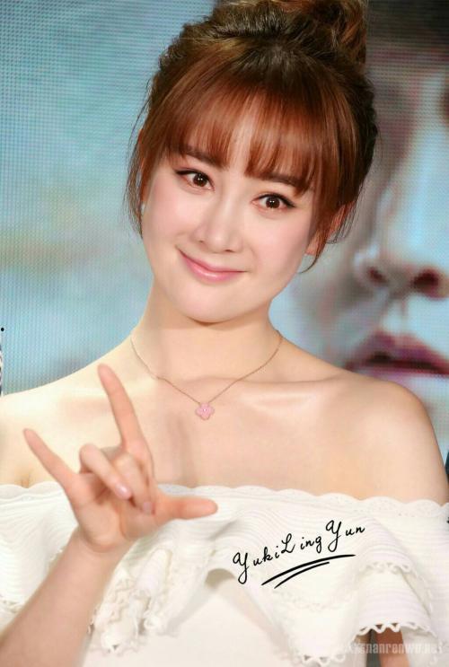 娱乐吃瓜君张檬,娱乐圈“吃瓜”女王，揭秘明星幕后故事