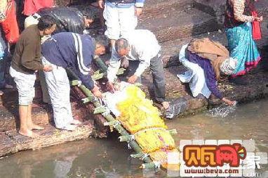 娱乐吃瓜酱英国水葬,娱乐吃瓜酱带你揭秘绿色葬礼风尚