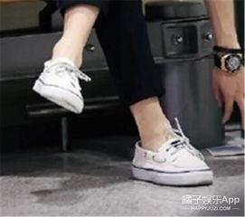 娱乐吃瓜君爱鞋男星,恋情风波、事业起伏,揭秘明星背后的故事 第2张 娱乐吃瓜君爱鞋男星,恋情风波、事业起伏,揭秘明星背后的故事 第2张