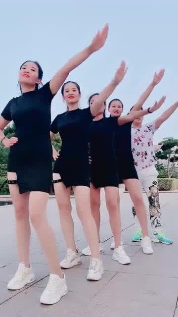 娱乐吃瓜美女图片,揭秘吃瓜美女的爆红之路 第3张 娱乐吃瓜美女图片,揭秘吃瓜美女的爆红之路 第3张