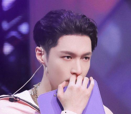 娱乐吃瓜君华晨宇,娱乐吃瓜界的音乐奇才  第1张