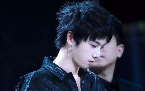 娱乐吃瓜君华晨宇,娱乐吃瓜界的音乐奇才  第2张