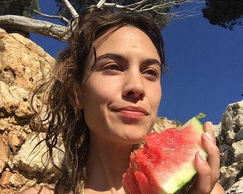 外国娱乐圈吃瓜,揭秘明星们的幕后故事与八卦传闻 第1张 外国娱乐圈吃瓜,揭秘明星们的幕后故事与八卦传闻 第1张